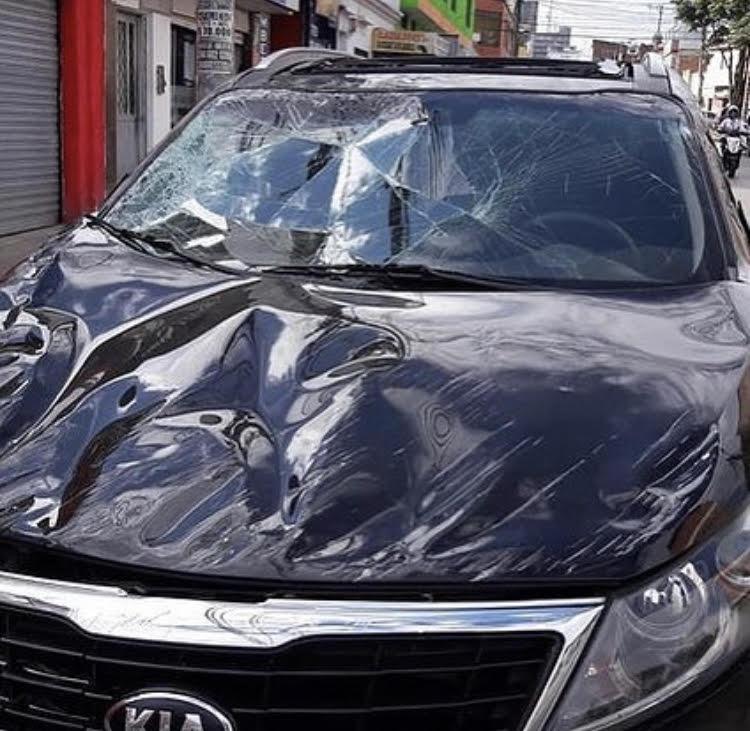 Inspección de vehículo con daño frontal