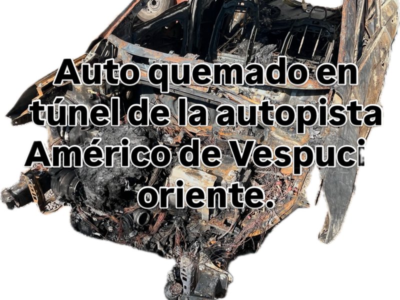 Auto quemado en túnel de la autopista Américo Vespucio Oriente