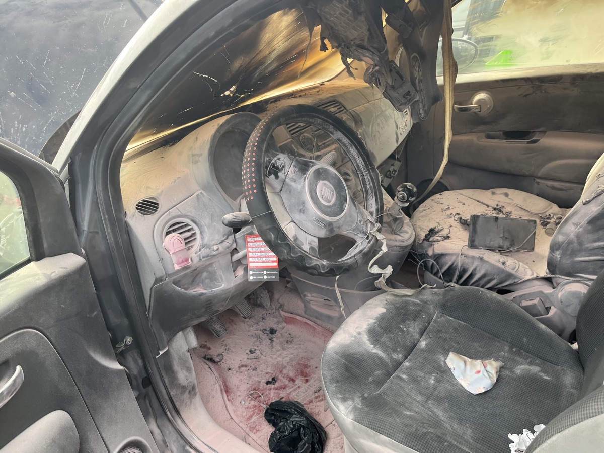 Inspección de cabina de vehículo siniestrado